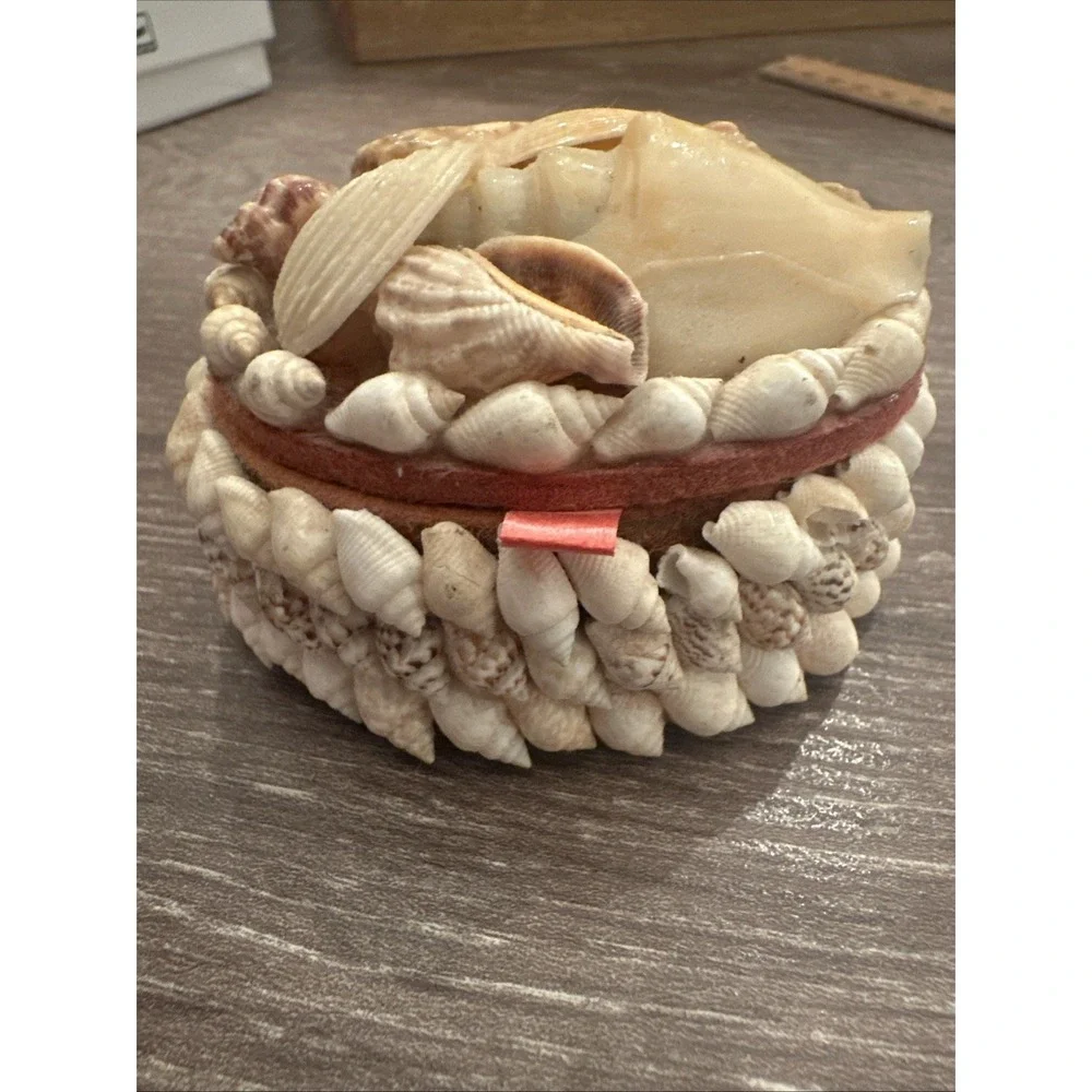 N/A vintage seashell